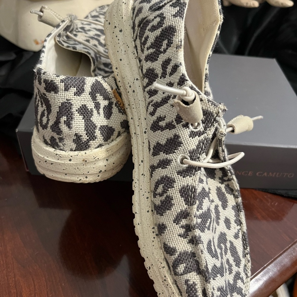 Size 7 hey dude